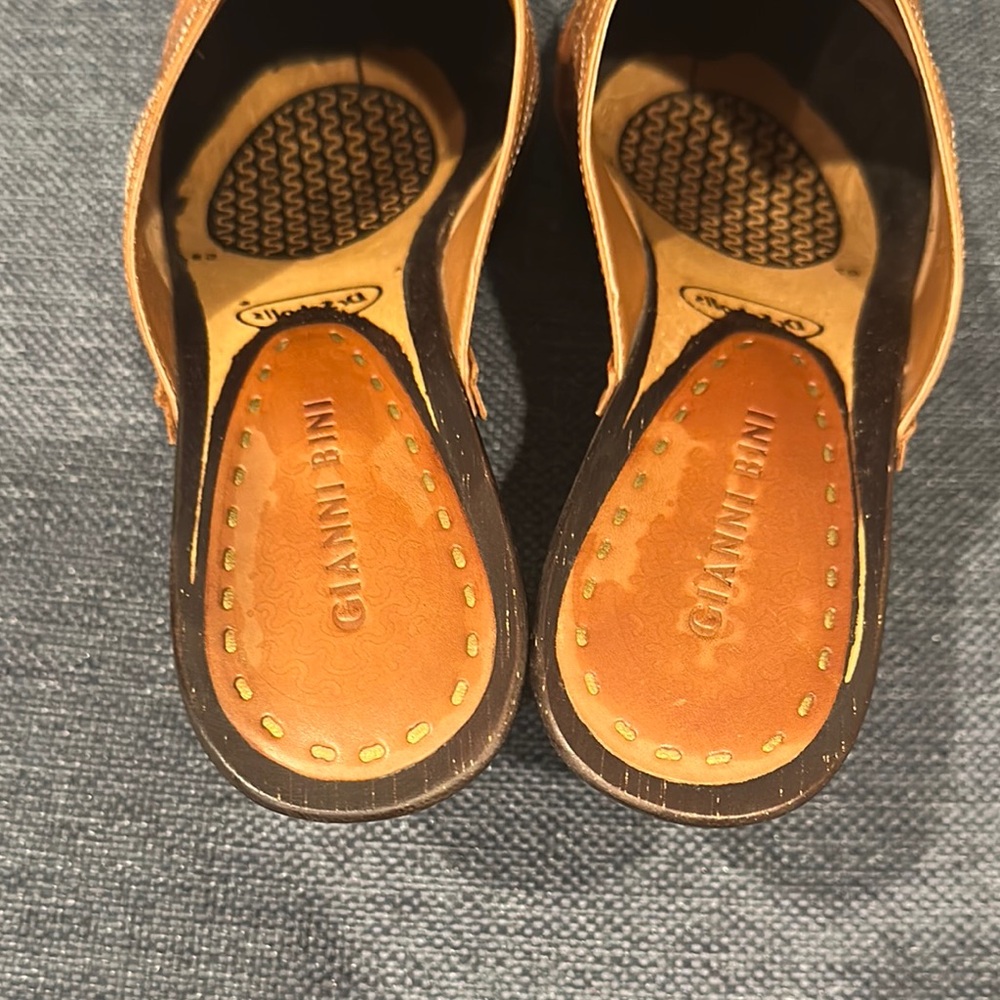 Giani Bernini Tan Leather Embroidered Mule Clogs - Picture 4 of 6